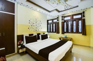 Super Collection O Ramgarh Mod Near Hawa Mahal Formerly Hotel NG Palace - Jaipur - 4
