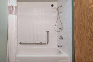 Days Inn by Wyndham Taber - 7