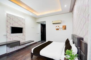 Super Townhouse Sector 51 Noida Near Metro Station - Noida - 2