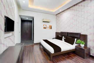 Super Townhouse Sector 51 Noida Near Metro Station - Noida - 7