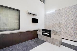 Super Townhouse Sector 51 Noida Near Metro Station - Noida - 8