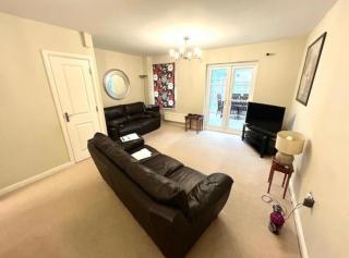 Swindon Central Home with Free Parking - 0