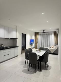Armadale Galacity Pool View 3R3B 6pax - Kuching - 2