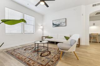 CozySuites Glendale by the stadium with pool 19 - Glendale - 9