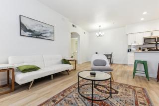 CozySuites Glendale by the stadium with pool 19 - Glendale - 8
