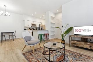 CozySuites Glendale by the stadium with pool 19 - Glendale - 0