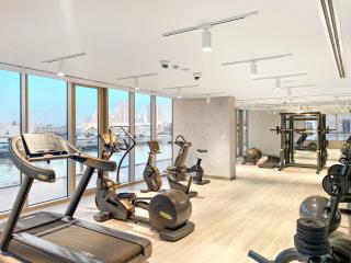 Elegant 1BR Apt with Balcony Views of Burj Khalifa & Dubai Canal - 6