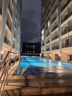 LCONDOTEL Hotel Studio with Balcony at Imperial Plaza near MOA NAIA PITX - 2