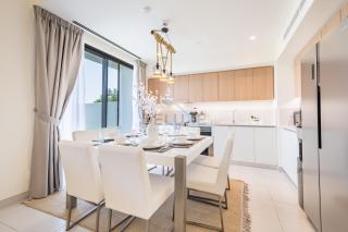 Conveniently Located Near Airport and Expo City 4BR Townhouse with Assistant Room at Parkside 2, Dubai South by Deluxe Holiday Homes - Dubai - 1
