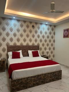 Baakhli Guest House and Restaurant - Bhowāli - 7