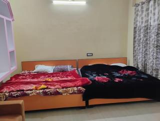 Geeta Teerth Guest House AC and Non AC Rooms - 1