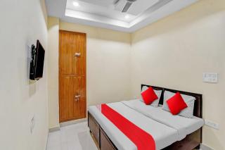 Hotel O Mt Stays - Noida - 1
