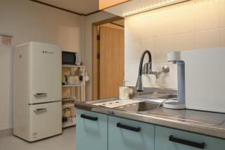 Walking Distance to Sindorim Station, 3 Rooms, 4 Queen Beds, 2 Bathrooms, 1 Minute to Yeongdeungpo Station Bus Stop - 7