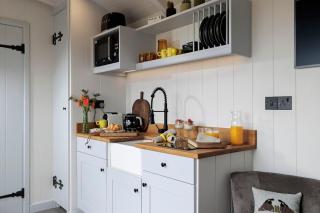 Luxury Shepherd hut with hot tub - Alcester - 9
