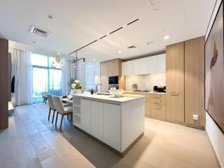 Trophy-Aesthetic Apartment w Skyline and Dubai - 6