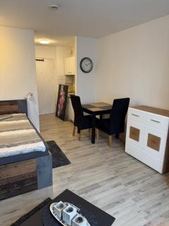 neu möbiliertes 1 Zimmer Appartment Nähe Uni-Klinik Homburg - Homburg - 4