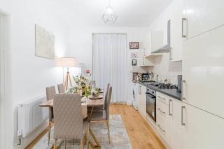 Charming London Flat Near Wembley Parks & Garden - 3