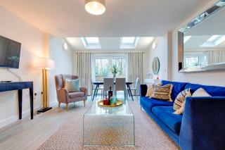 Modern and Spacious Townhouse with Own Carpark Pass the Keys - Cambridge - 0