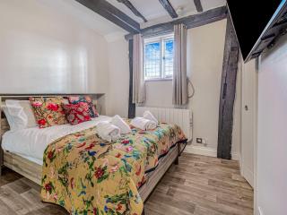 Canterbury high street - Pass the Keys - 0