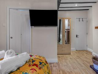 Canterbury high street - Pass the Keys - 3