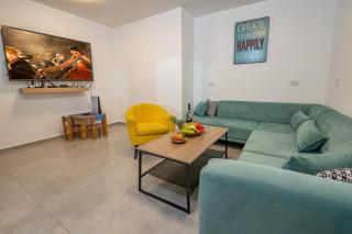 סוויטות חיאת - סוויטות מהממות עם בריכה משותפת מחוממת ומקורה מול נוף מהמם - 9