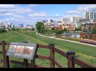 Lotte mall Lotte tower Jamsil Olympic Park Subway 2 minutes - 1