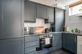 2 Bed House By Boyeilles Apartments Short Lets & Serviced Accommodation Belfast With Balcony & Free Parking - Belfast - 5