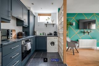 2 Bed House By Boyeilles Apartments Short Lets & Serviced Accommodation Belfast With Balcony & Free Parking - Belfast - 6