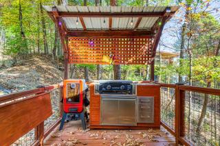 A Timber Hideaway, Cozy Cabin Retreat in the Smokies Comfort & Fun for All! - 8