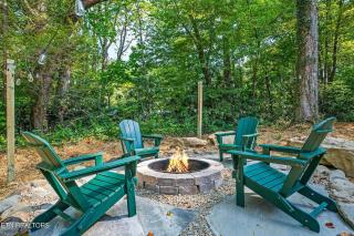 Creekside Splash, Private Pool, 1089 of FREE Attraction tickets each paid day, Dollywood and More! - Gatlinburg - 5