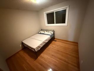 HEAVY PRICE CUT-BOOK NOW!- Next to Airport, Downtown,Transit - Kitchener - 4