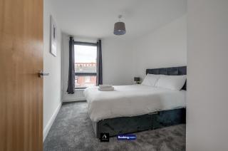 2 Bed Modern Cozy Apt By Boyeilles Apartments Short Lets & Serviced Accommodation Belfast With Free Wifi - 1