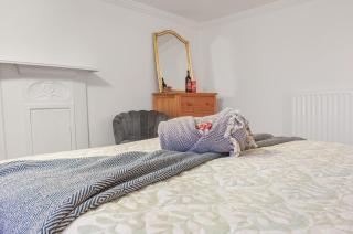 Spacestation Four 4 Bedroom Serviced Apartment By AltoLuxoExperience Short Lets & Serviced Accommodation With Free Wifi - Bristol - 7