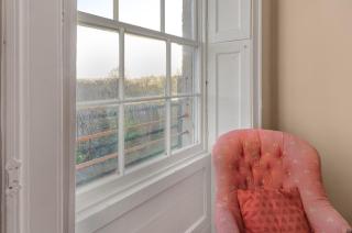 Spacestation Four 4 Bedroom Serviced Apartment By AltoLuxoExperience Short Lets & Serviced Accommodation With Free Wifi - Bristol - 3