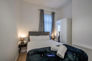 3 Bedrooms 1 Bath City Centre Home By Boyeilles Apartments Short Lets & Serviced Accommodation Belfast With Free Parking - Belfast - 5