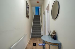 3 Bedrooms 1 Bath City Centre Home By Boyeilles Apartments Short Lets & Serviced Accommodation Belfast With Free Parking - Belfast - 7