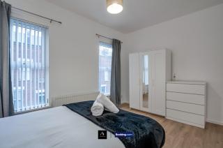 3 Bedrooms 1 Bath City Centre Home By Boyeilles Apartments Short Lets & Serviced Accommodation Belfast With Free Parking - Belfast - 3