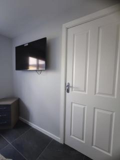 Cozy private self contain apt 1 bedroom 1 living room - - 6