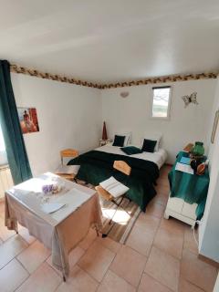 Chambre d'hôtes, à la nuitée - Barret-de-Lioure - 0