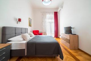 Golden Star Apartment - Spacious City Center Stay - 6