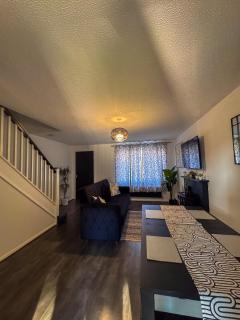 Newly Refurbished Home fit for to 7 family members, Groups, Contractors Centre of Bradley Stoke - 4