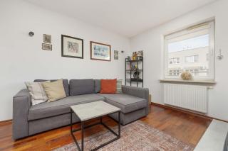 Cozy Apartment with Parking Near Warsaw Babice Airport by Noclegi Renters - Warsaw - 0