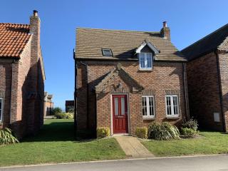 Seaview Cottage at The Bay Filey, sleeps 4, up to 2 dogs welcome for free - Filey - 0