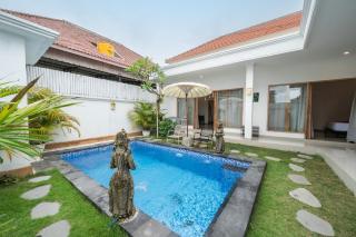 Villa Rosa - Canggu 2 BR Private Pool Villa in Prime Location - Canggu - 1