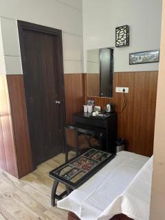 Eraya Suites and Resorts - Near Prem Mandir Vrindavan - 5