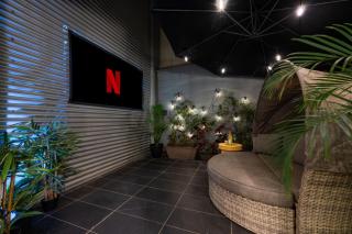 Luxury Melbourne City Loft with Outdoor Cinema - 6