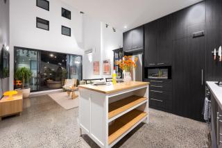 Luxury Melbourne City Loft with Outdoor Cinema - 2