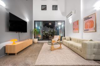 Luxury Melbourne City Loft with Outdoor Cinema - 9