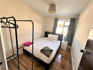 Spacious 5 bedroom House - 10min walk to Becrontree Station - Dagenham - 4