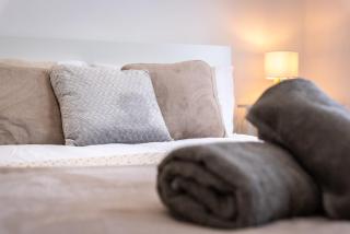 Modern 2-Bedroom in a Converted Home near City Centre - 7